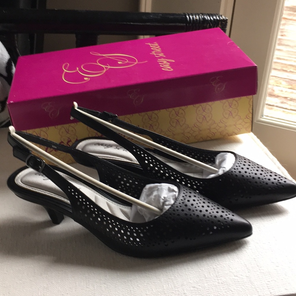 Easy Street ‘Enchant’ slingbacks in Black (8M)